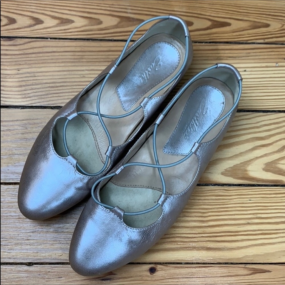 Size 9 Earthies Essen Metallic Ballet Flat